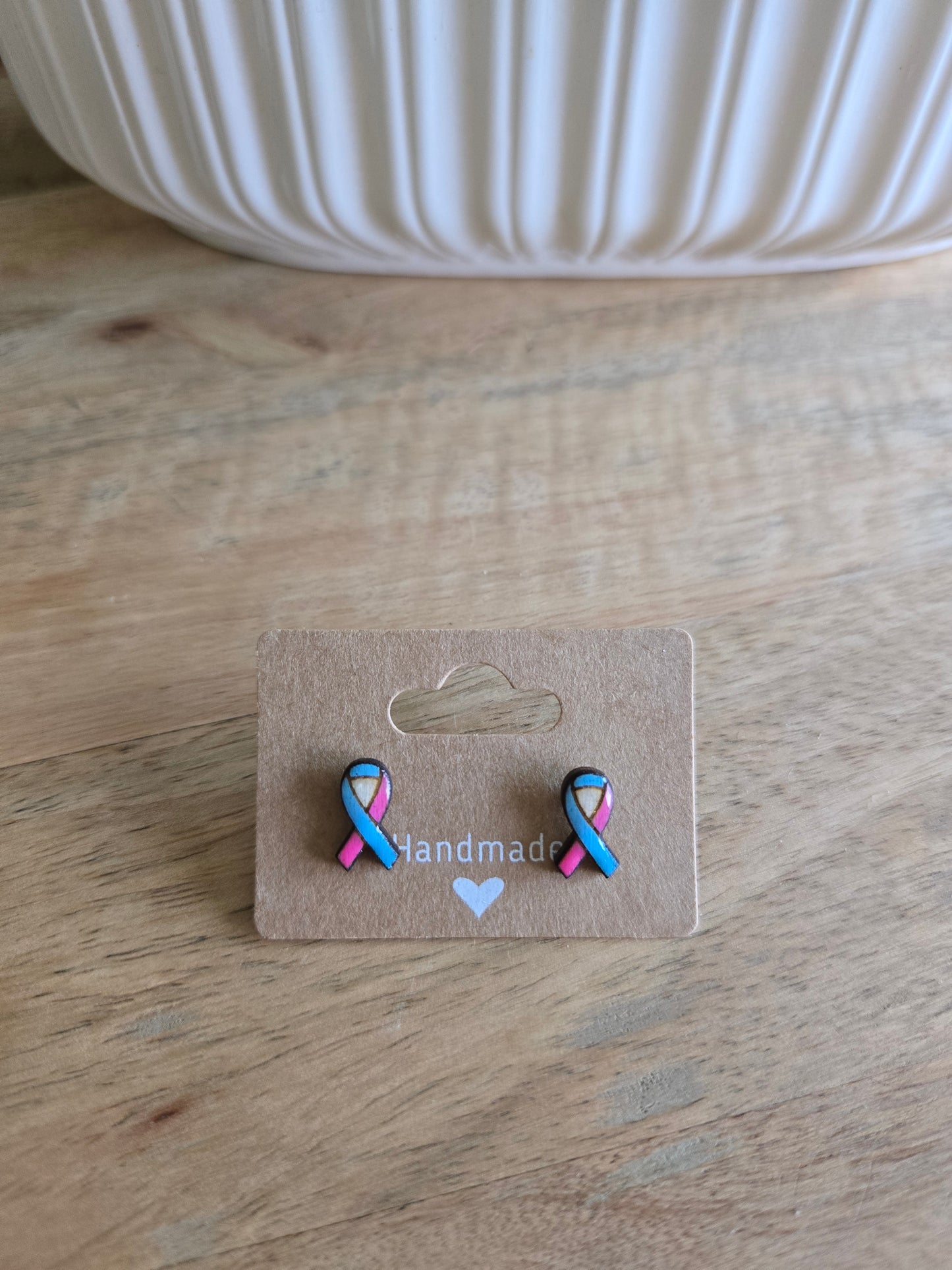 Blue/pink ribbon